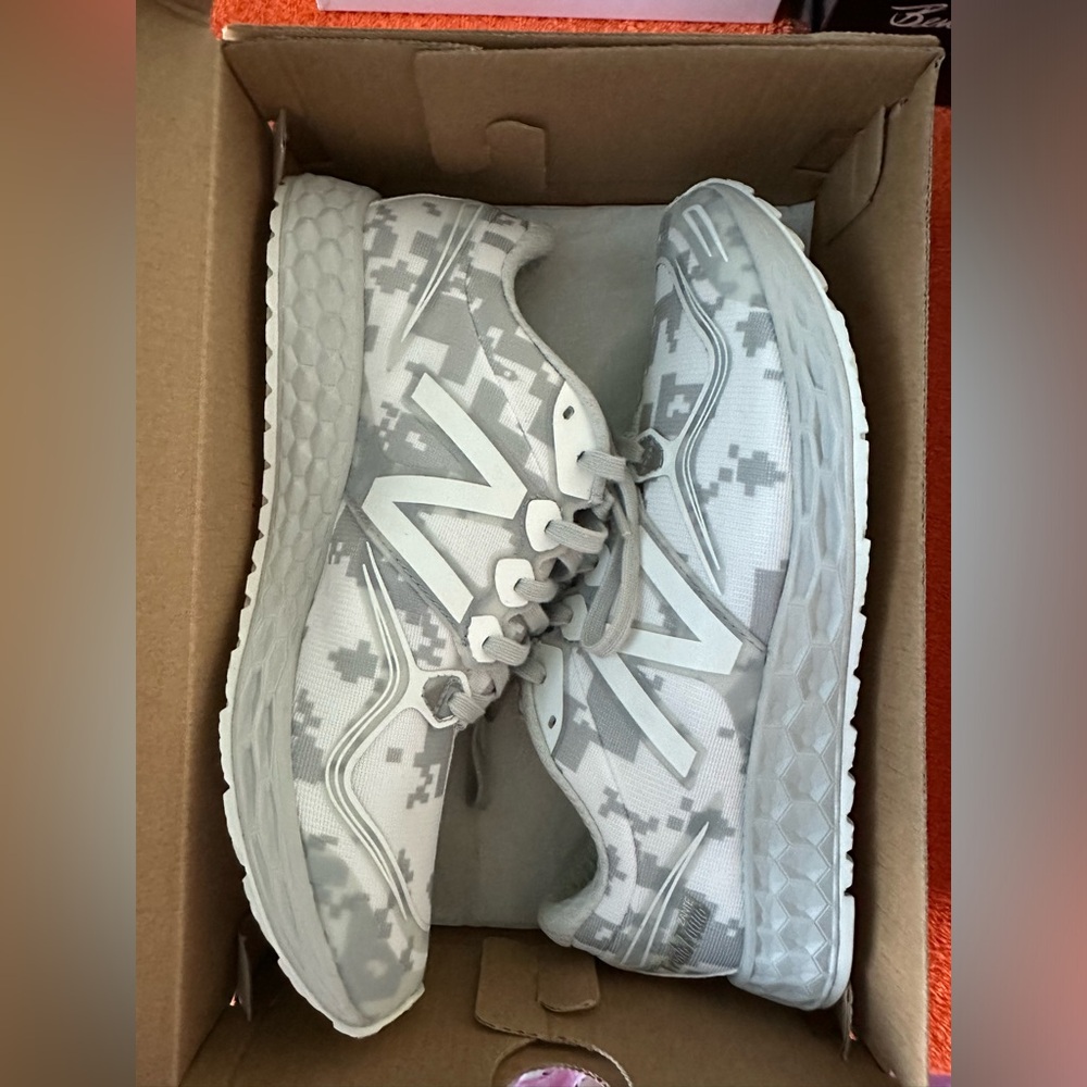 NIB, NWOT—New Balance white and gray sneakers, size 7